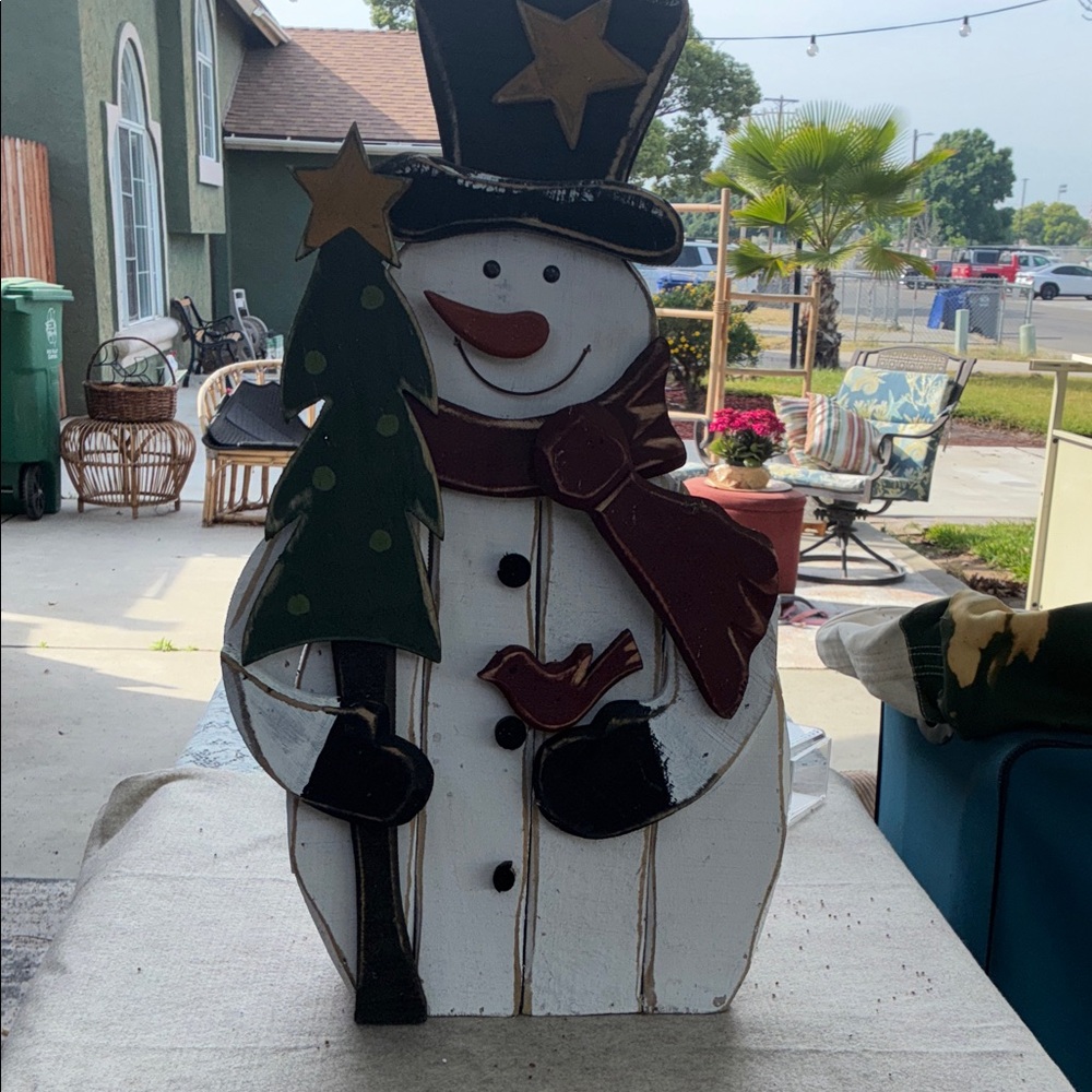 Rustic White Snowman Holiday Décor with Green Tree and Burgundy Scarf